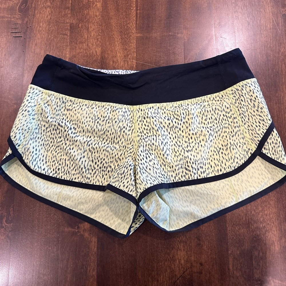 Lululemon Speed Up Low-Rise Lined Short 2.5" size 6